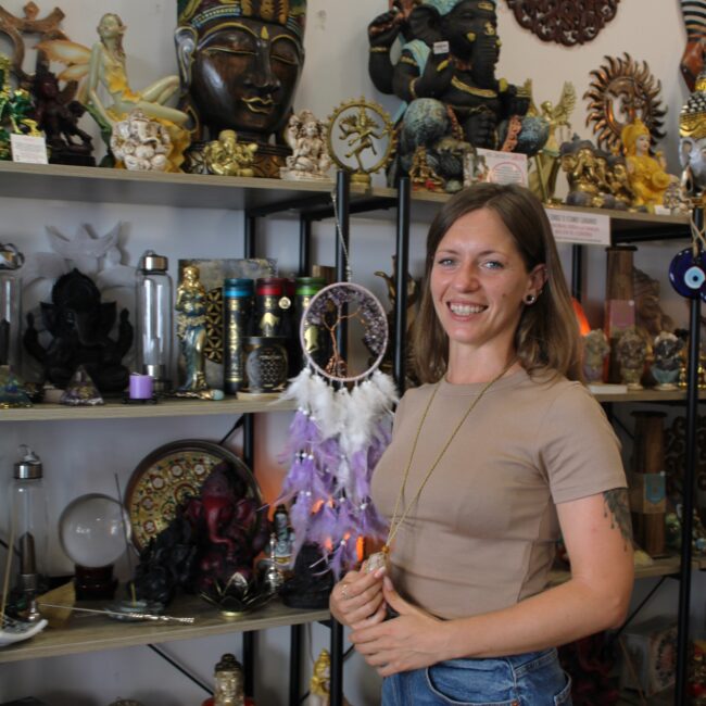 Adela-Sobre Nosotros