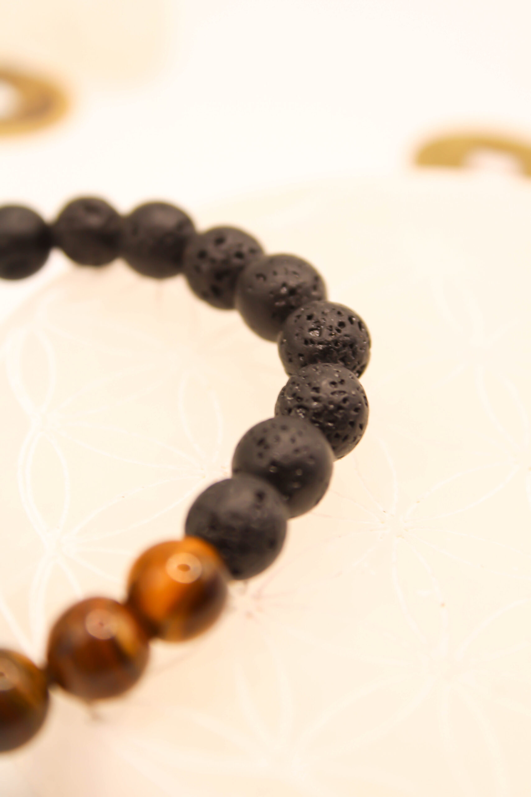 Pulsera de Piedra Volcánica y Ojo de Tigre