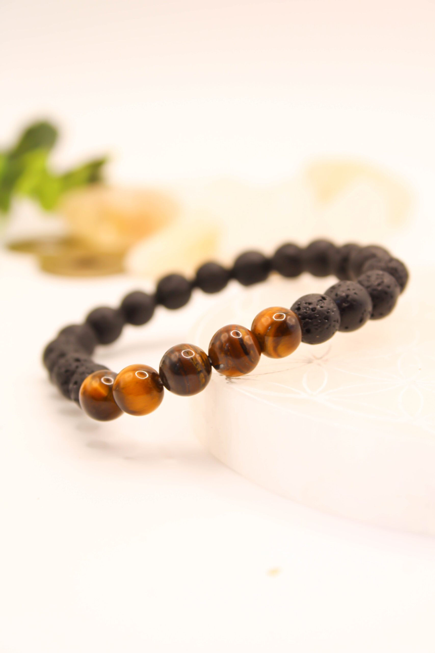 Pulsera de Piedra Volcánica y Ojo de Tigre