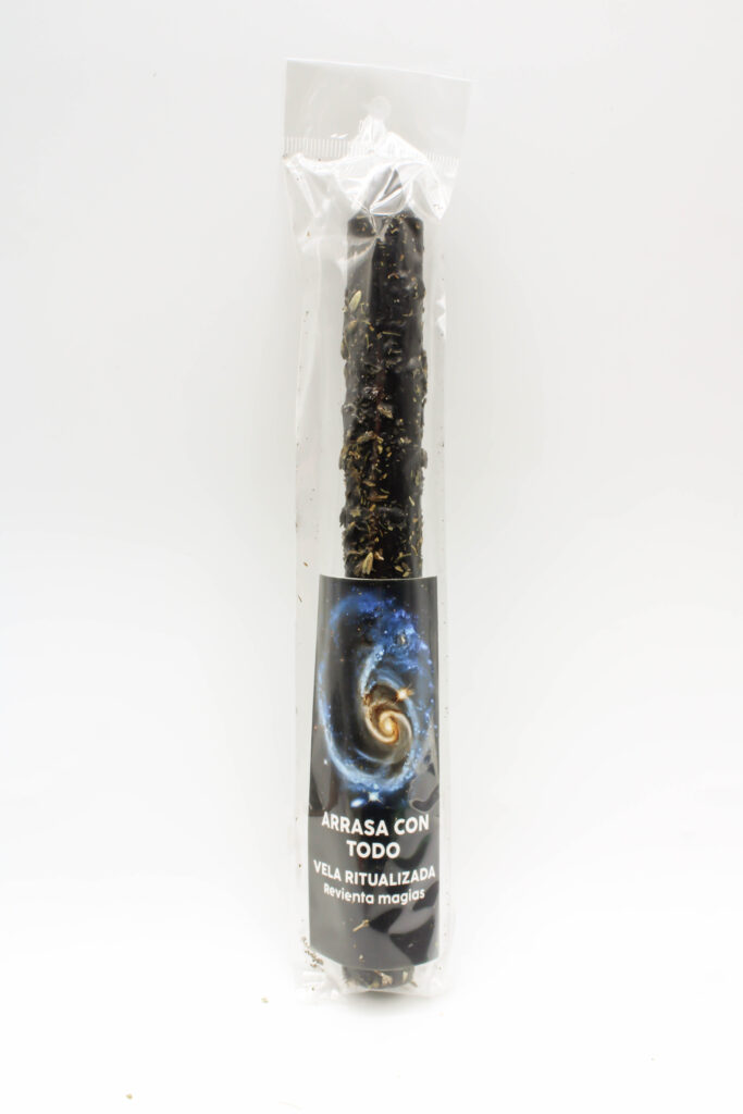 Vela ritualizada Arrasa con Todo para limpieza energética profunda y corte de bloqueos