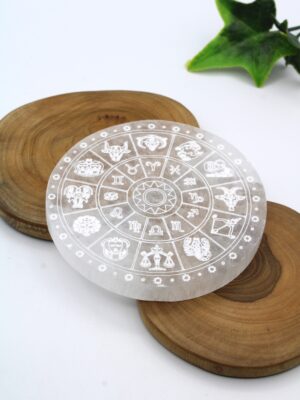 placa de selenita con rueda del zodiaco 10 cm para limpiar cristales